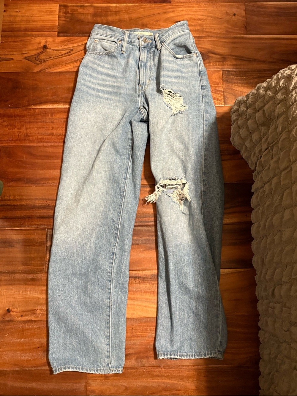 Levi’s 94 Baggy Jeans 25 Distressed Light Wash High Rise Straight Leg (1182)